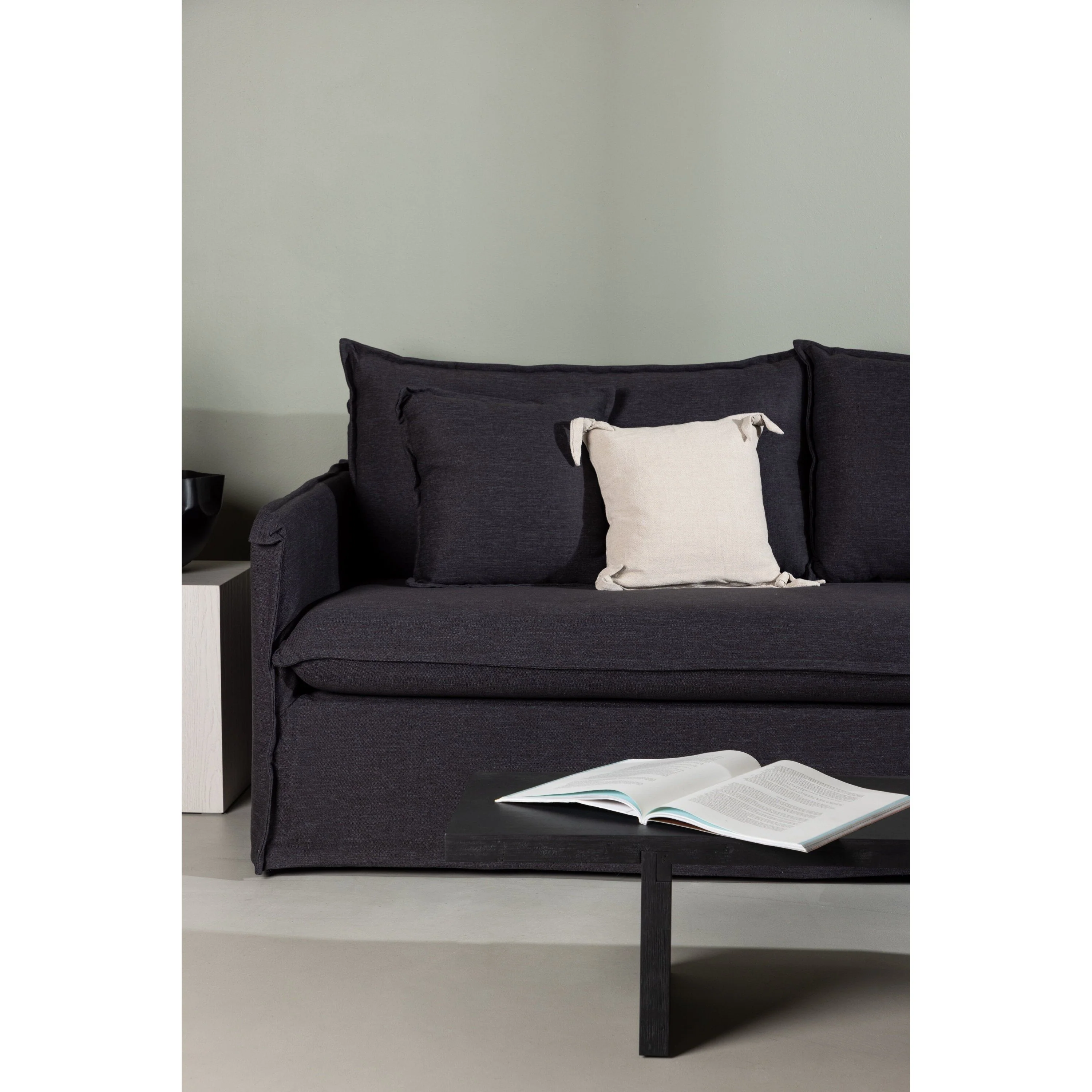 Nova 3-Sitzer Sofa Holz/ Schwarzer Stoff - Image 3