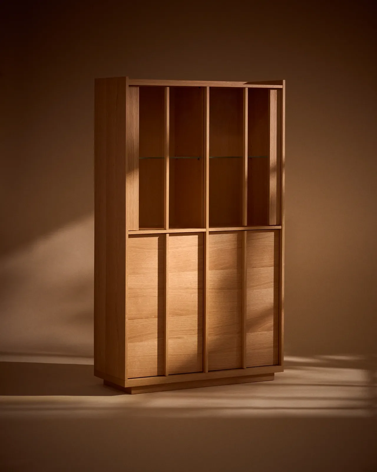 Vitrine Onix aus massivem Eichenholz und Eichenfurnier mit Naturton-Finish 100 x 170 cm FSC Mix Credit - Image 2