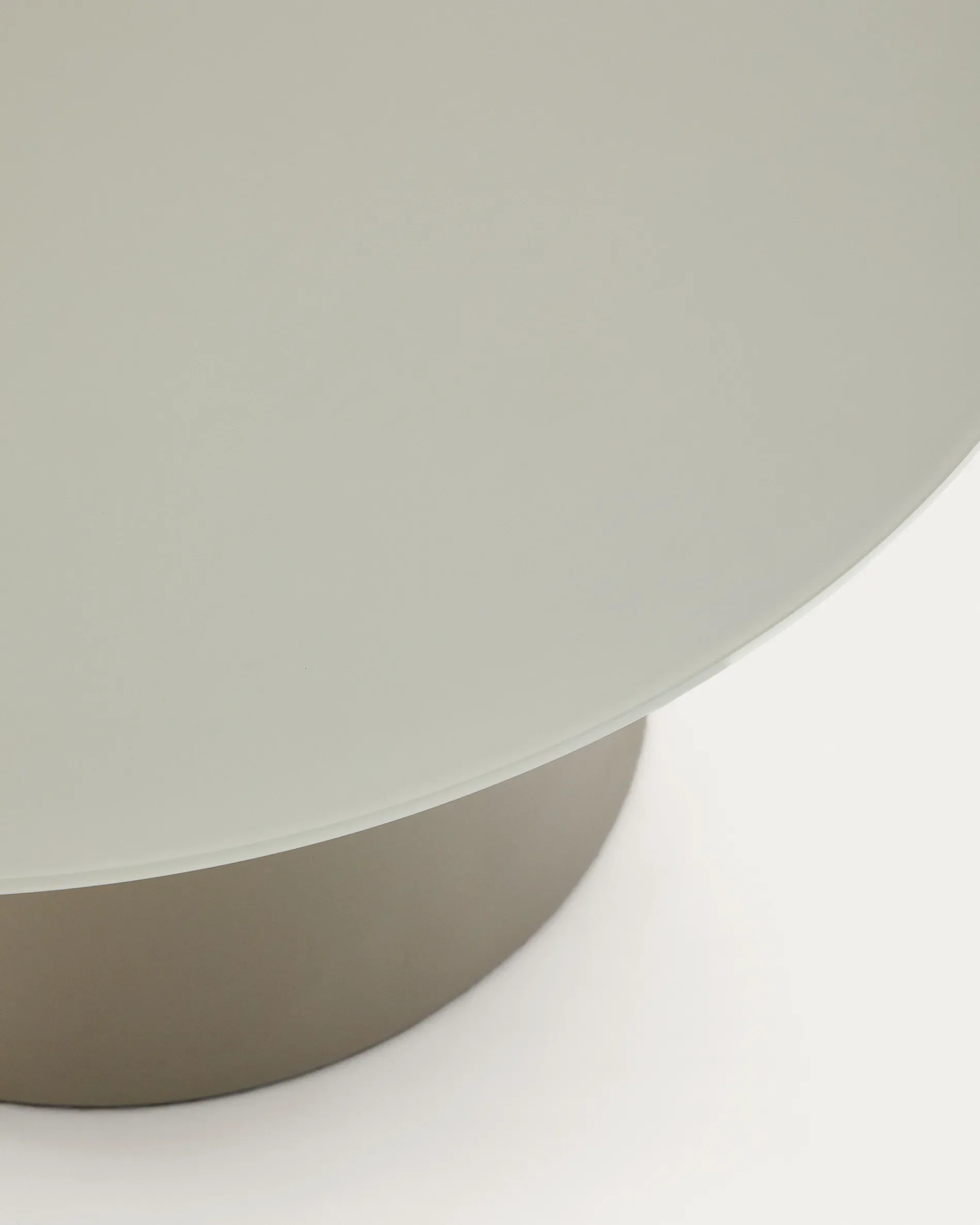Wilshire Couchtisch aus gehärtetem Milchglas und Metall Ø 80 cm - Image 12