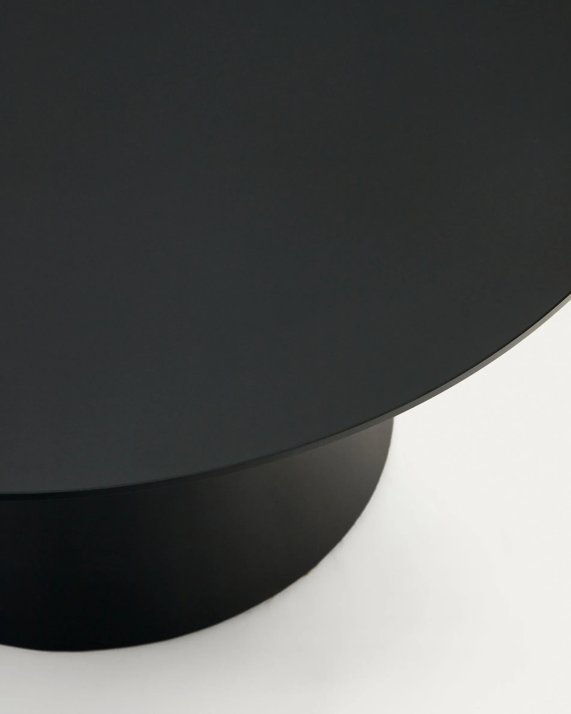 Wilshire Couchtisch aus gehärtetem Milchglas und Metall Ø 80 cm - Image 6