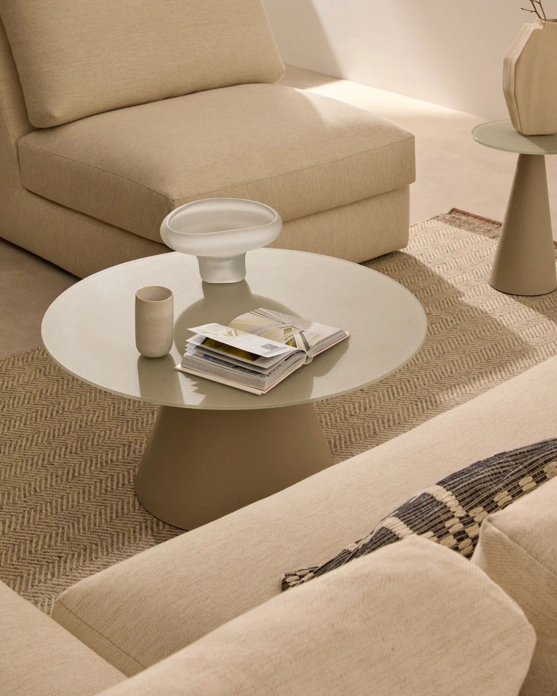 Wilshire Couchtisch aus gehärtetem Milchglas und Metall Ø 80 cm - Image 8